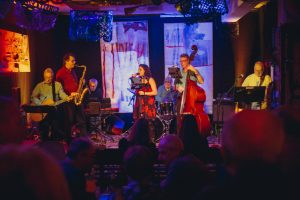 Torp, Chrutstil und Four Trick Pony spielen in Putz